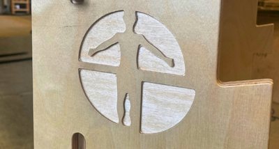 Verkaufdisplay aus Holz mit CNC Fräsung